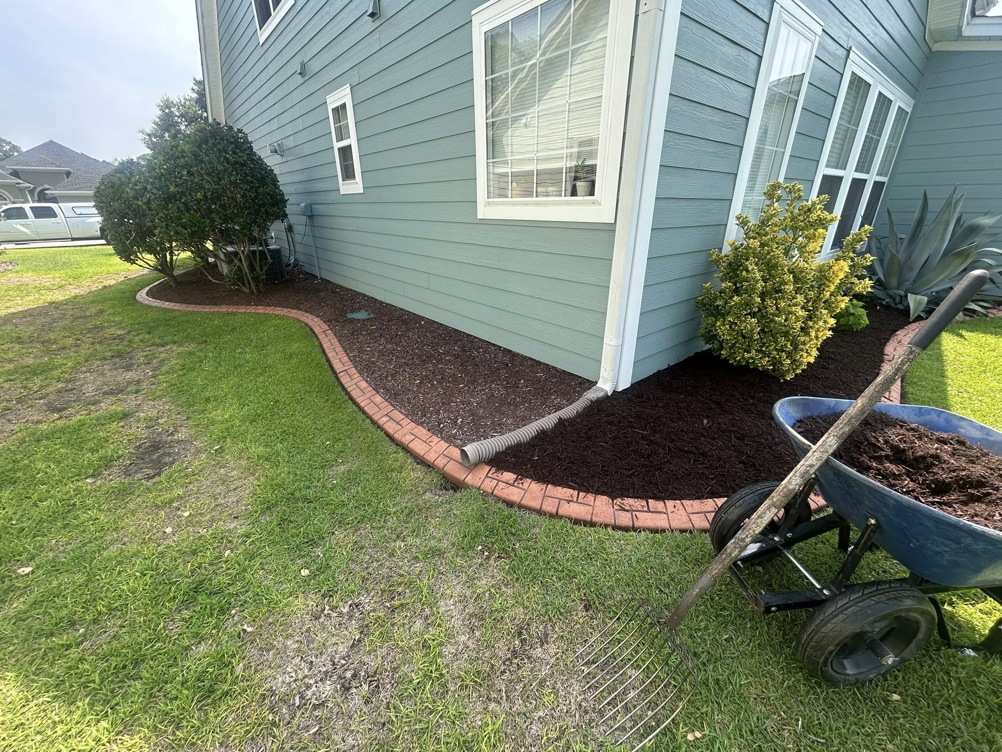 Install mulch in Myrtle Beach,SC 29579