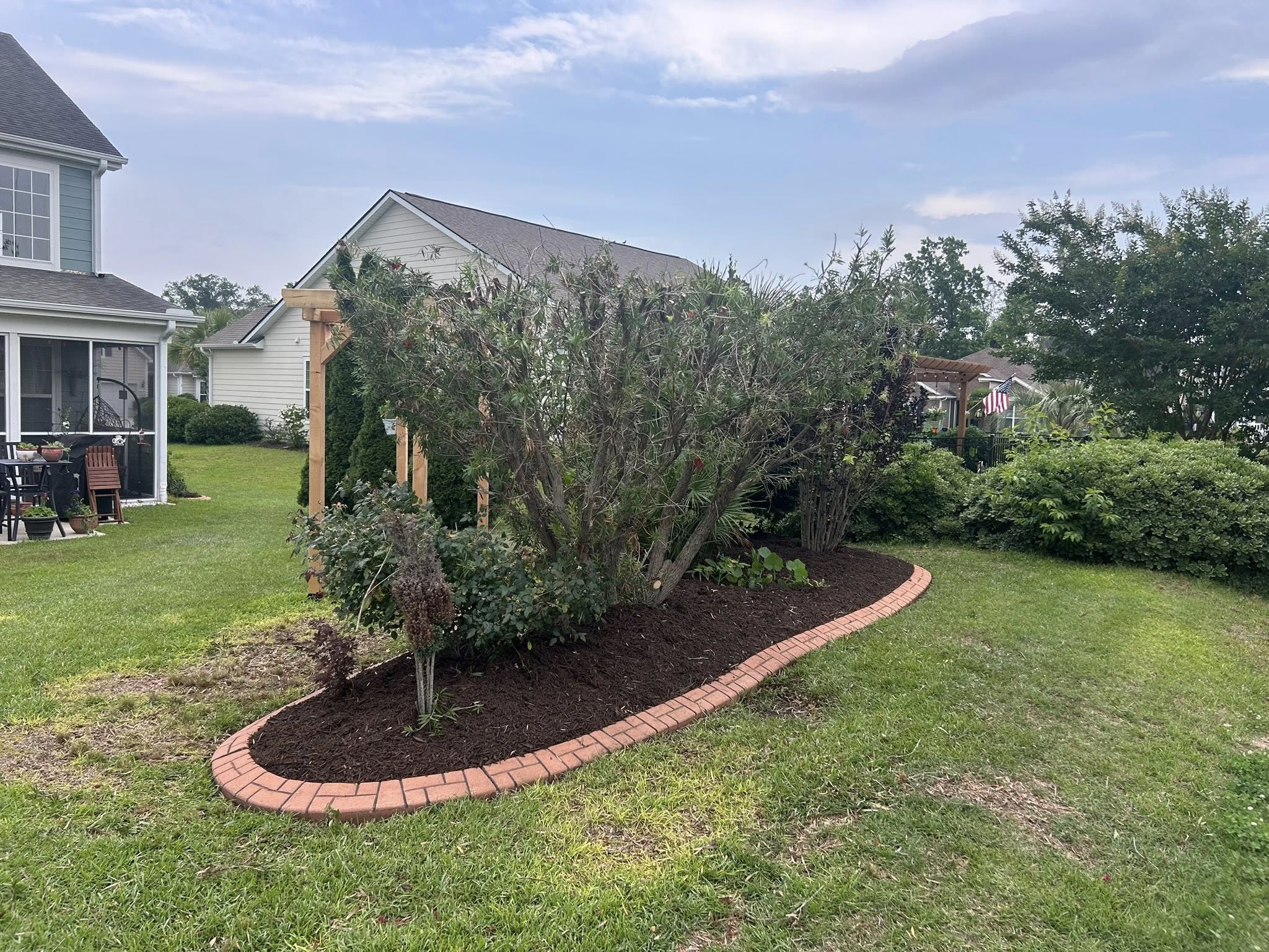 Install mulch in Myrtle Beach,SC 29579